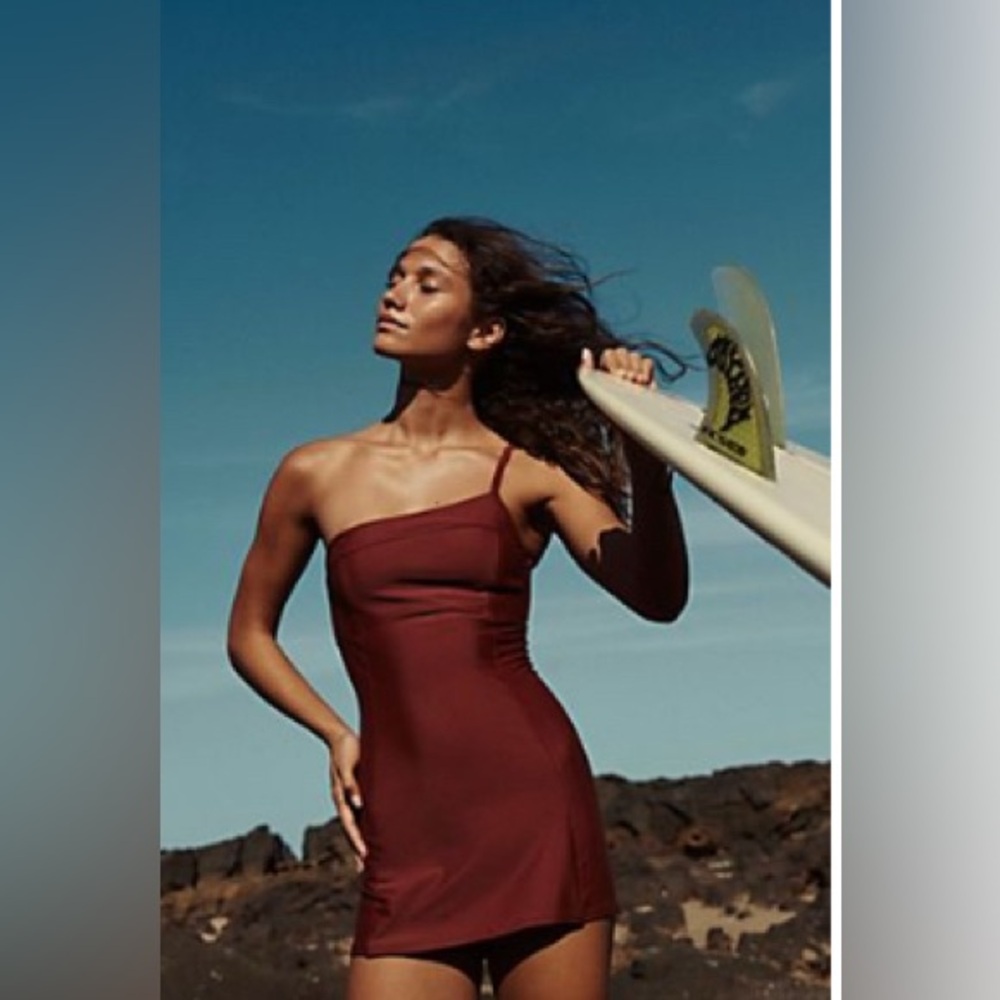 Seea One-Shoulder One-Piece Swimsuit in Wine